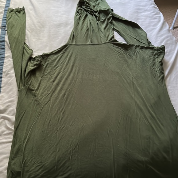 Thin green long sleeved hoodie layer - Picture 3 of 4